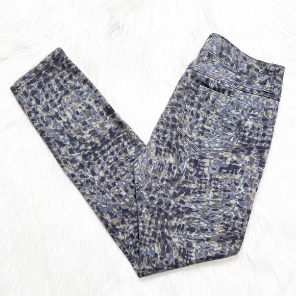 Cabi Camouflage Print Blue Gray Skinny Full Length Ankle Pants Size 4 - Picture 9 of 13